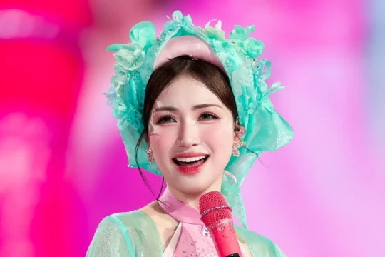 Hòa Minzy góp 400 triệu đồng xây cầu cho người dân Điện Biên