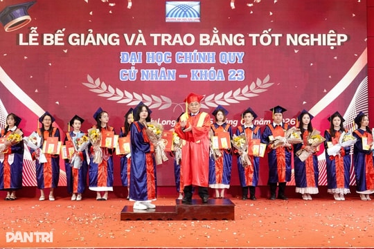 30 sinh viên Trường Đại học Cửu Long tốt nghiệp xuất sắc
