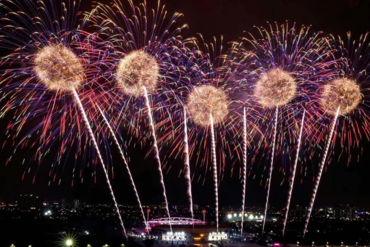 Hà Nội bắn pháo hoa tại 33 điểm chào đón Tết Nguyên đán