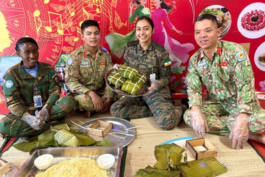Bộ đội Việt Nam đón Tết ở châu Phi