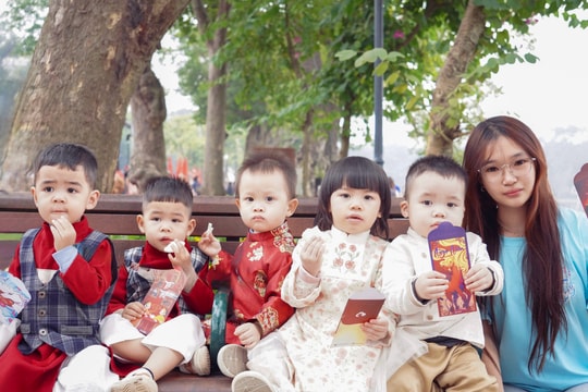 “Xúc Xắc Xúc Xẻ”: Lì xì trao tay - Vun mùa Tết ấm