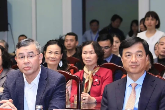 100% cử tri thống nhất giới thiệu ông Nguyễn Duy Ngọc và ông Ngô Văn Tuấn ứng cử ĐBQH