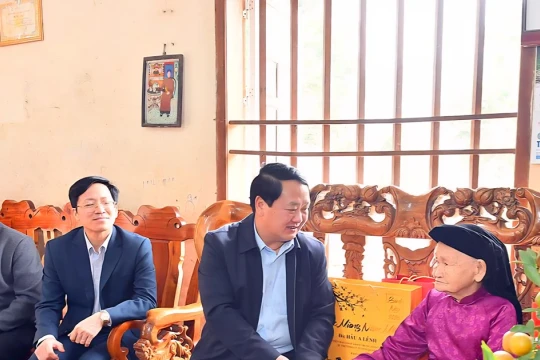 Bí thư Tỉnh uỷ Tuyên Quang thăm, chúc Tết các Mẹ Việt Nam Anh hùng