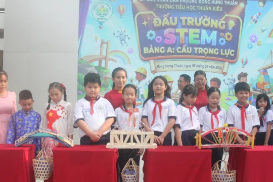 Giáo viên TPHCM nhận tiền quà Tết Nguyên đán 2 triệu đồng/người