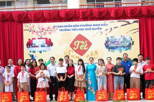 Sôi nổi hoạt động mừng Xuân tại các trường học ở Cần Thơ