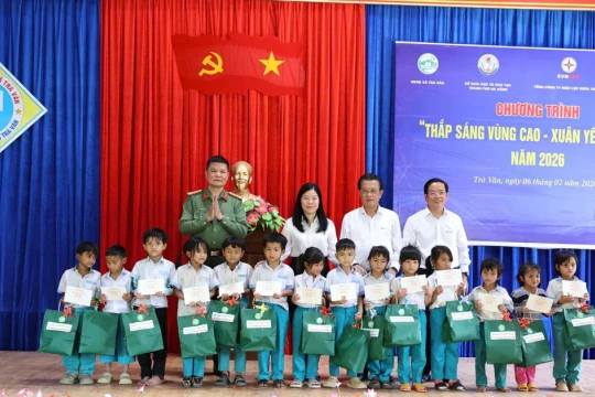 Tết ấm về với học trò vùng khó Trà Vân và Sơn Cẩm Hà, Đà Nẵng