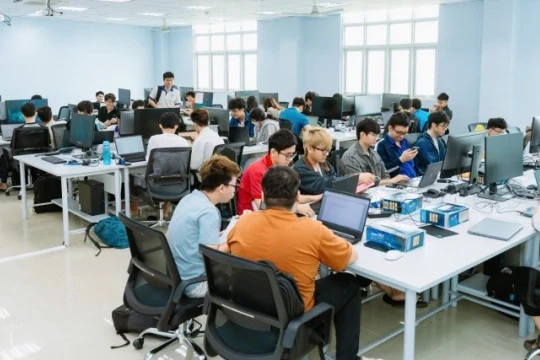 Ngành vi mạch bán dẫn: Đại học vào 'đường đua' tìm kiếm nhân tài