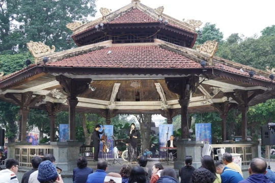 Âm nhạc vang lên từ Nhà Bát Giác