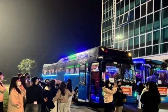 Trường Đại học Tân Trào tổ chức 'Chuyến xe 0 đồng' đưa sinh viên về quê đón Tết