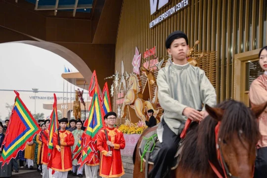 Vẻ đẹp dáng Việt trên yên ngựa