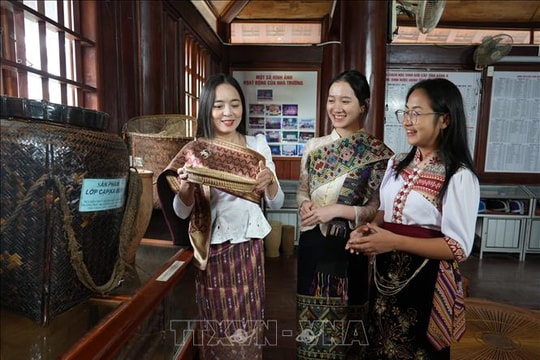 Nhịp cầu tri thức thắt chặt tình đoàn kết Việt - Lào