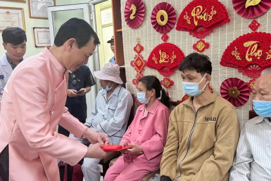 Đường hoa xuân Chợ Rẫy lan tỏa tinh thần sẻ chia, tiếp thêm ấm áp cho người bệnh