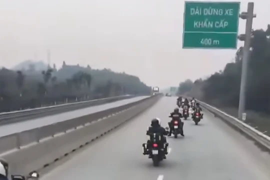 Xử phạt 11 người lái mô tô phân khối lớn vào cao tốc Tuyên Quang – Phú Thọ