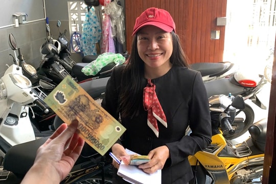 Cả dãy trọ sinh viên bất ngờ khi được chủ nhà lì xì 500.000 đồng/phòng