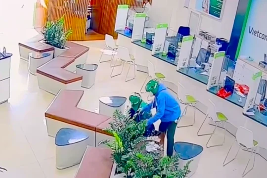 Công an cảnh báo thủ đoạn cướp ngân hàng, tiệm vàng