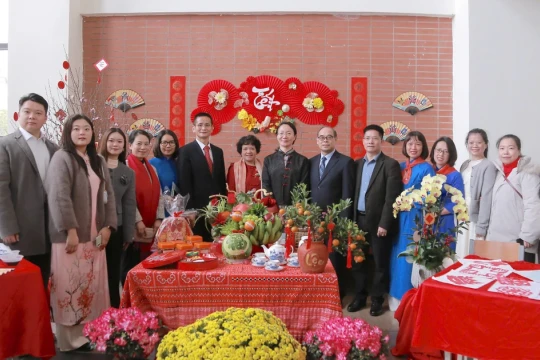 Nét đẹp Tết truyền thống hội tụ tại Trường THPT chuyên Hà Nội - Amsterdam