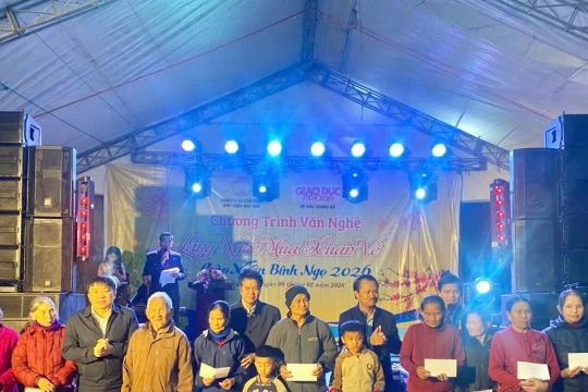 Báo GD&TĐ kết nối mang hơi ấm Tết tới người dân khó khăn