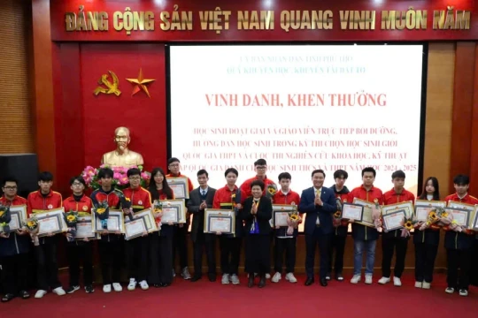 Phú Thọ khen thưởng học sinh, giáo viên có thành tích thi HSG và KHKT quốc gia