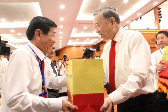 Tổng Bí thư Tô Lâm thăm, chúc Tết Đảng bộ, chính quyền TPHCM