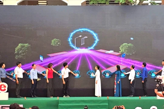 Hàng nghìn học sinh Vĩnh Long tham gia hành động vì những thành phố đáng sống