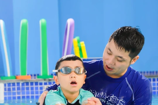 Đưa bơi sinh tồn đến trẻ em Việt Nam