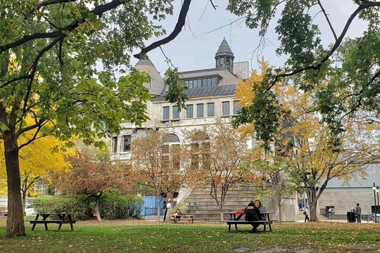 Canada siết nhập cư, lượng du học sinh 'lao dốc'