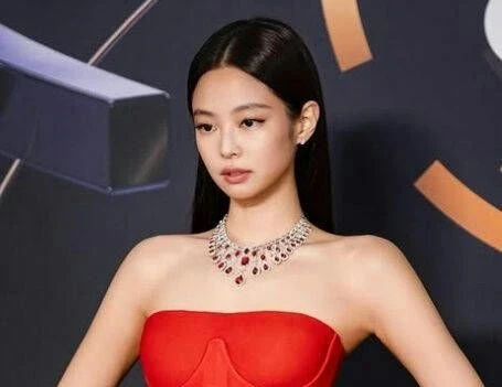 'Phú bà' Jennie (BLACKPINK) mua đứt tòa nhà 360 tỷ đồng