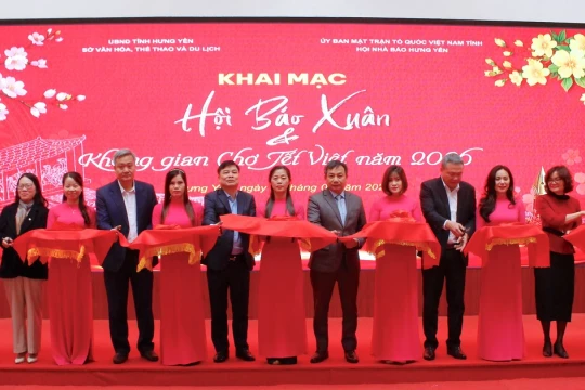 Hưng Yên khai mạc Hội báo Xuân và không gian Chợ Tết Việt