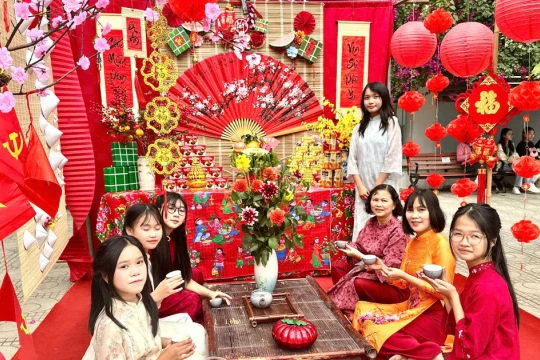 Trường học gìn giữ truyền thống qua không gian Tết