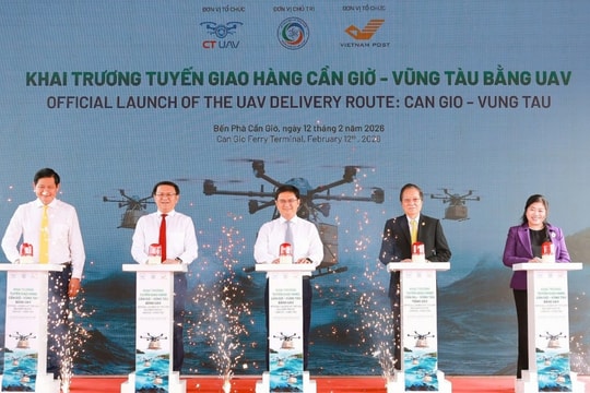Thành phố đầu tiên ở ASEAN giao hàng vượt biển bằng UAV