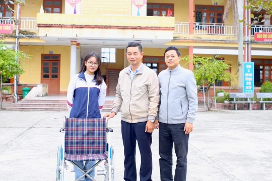 Xe lăn thông minh: Bài học nhân ái từ dự án học trò