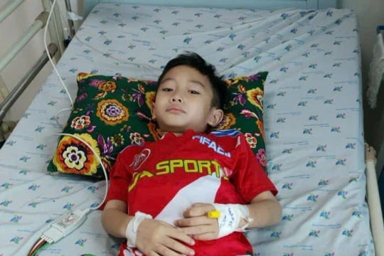 Học sinh lớp 1 mắc bệnh viêm cầu thận mong được trợ giúp