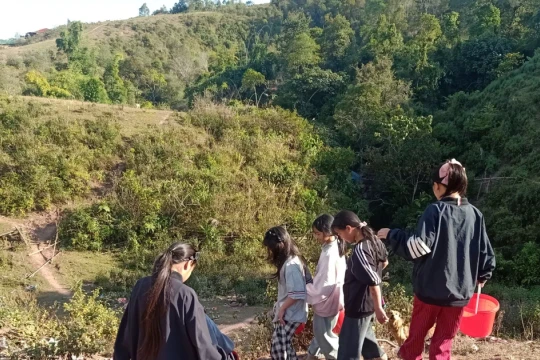 Trường học 'khát' nước giữa đại ngàn Tà Tổng