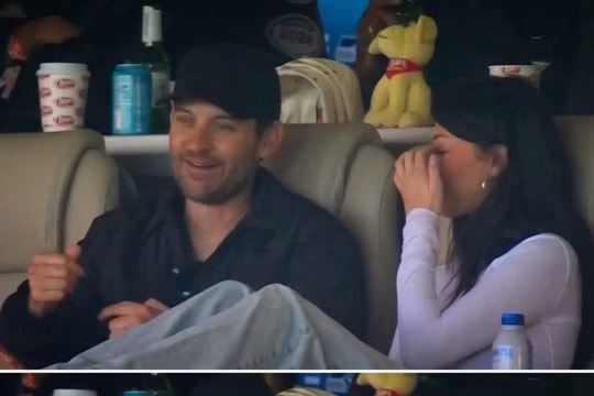 Diễn viên 'Người Nhện' tình tứ bên bạn gái tin đồn kém 31 tuổi