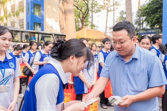 Tấm vé 0 đồng: Hành trình đoàn viên của sinh viên xa quê