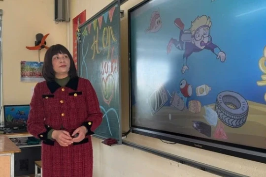 Cô giáo tiểu học và cuộc chiến không lùi bước: Chọn đứng lớp thay vì gục ngã