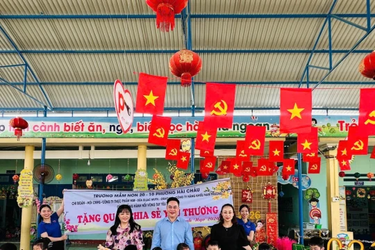 Xuân yêu thương đến với trò vùng khó