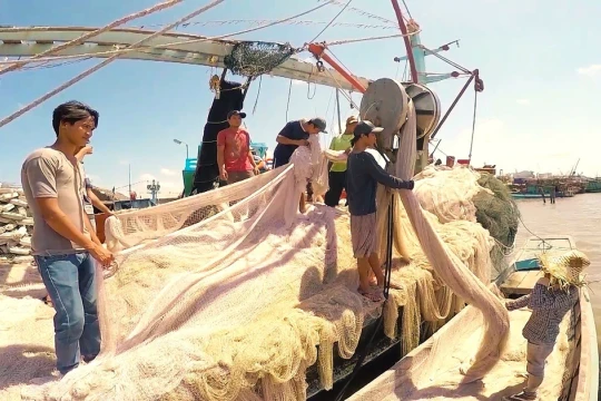 Ngư dân cửa biển lớn nhất miền Tây chuẩn bị ra khơi ăn Tết trên biển