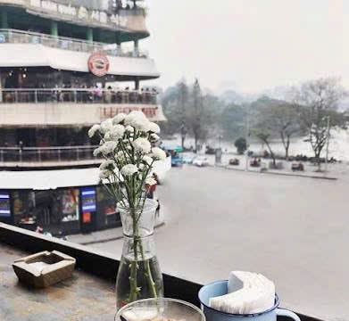 Ly cà phê bên lề năm tháng: Khi nhịp tim chậm lại để bắt đầu một hành trình nhanh hơn