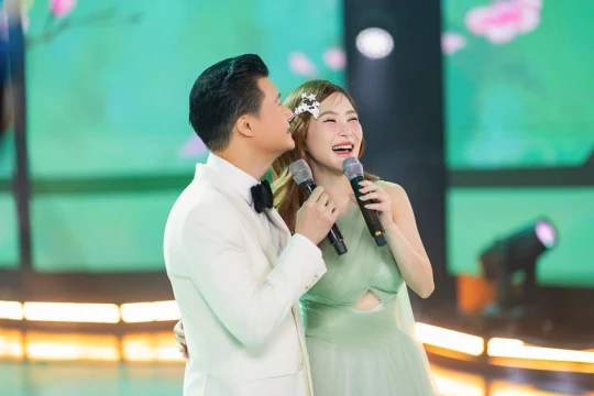 Quang Dũng, Hương Tràm lần đầu hội ngộ Hoa Xuân Ca 2026