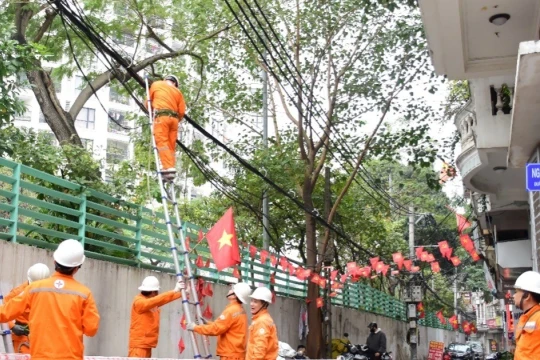 Chỉnh trang lưới điện - EVNHANOI chung tay kiến tạo diện mạo đô thị Thủ đô