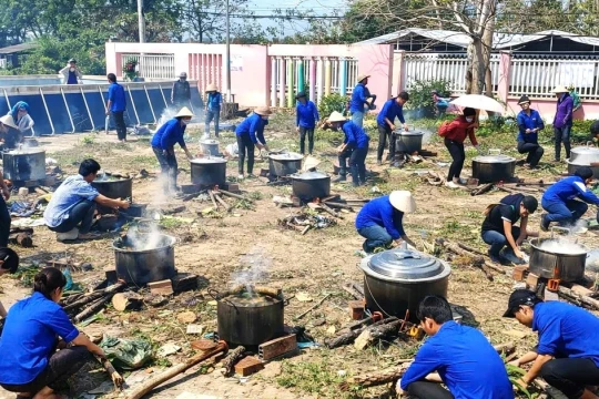Gói bánh tét ngày Xuân, nét đẹp văn hóa người dân Nam Bộ