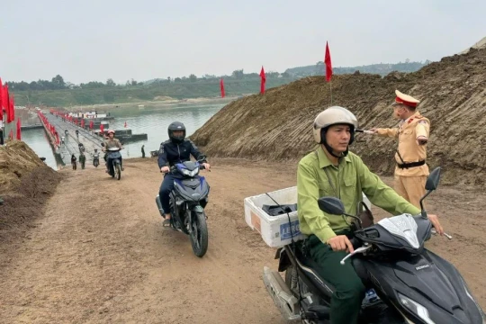 Phú Thọ phân luồng qua cầu phao Đoan Hùng, quy định rõ từng loại xe