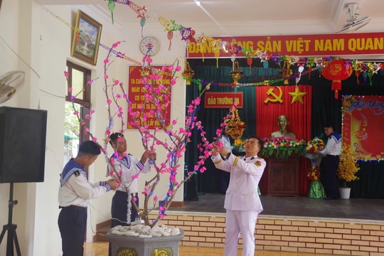 Người dân cả nước hân hoan chào đón năm mới Bính Ngọ