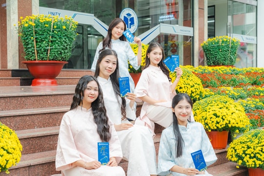 "Cảm giác lạ" của sinh viên khi nhận lì xì ngày Tết