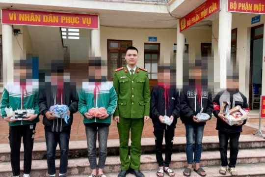 Cảnh báo, ngăn chặn học sinh tự chế pháo nổ dịp Tết