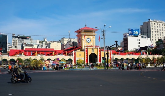 Hình ảnh phố phường TPHCM "khác lạ" ngày đầu năm mới