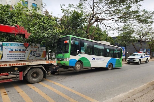 Uống bia khai xuân, tài xế xe buýt ở Hà Nội bị xử phạt vi phạm nồng độ cồn