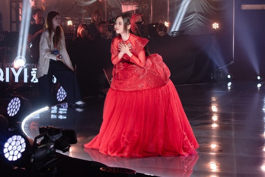 Phương Mỹ Chi sau 13 năm: "Đi xa đến đâu, tôi vẫn chỉ mong bố mẹ tự hào"