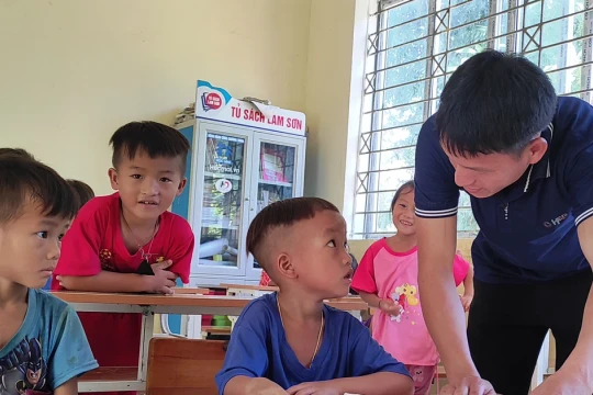 Nâng phụ cấp: Chăm lo thầy cô, phát triển giáo dục vùng khó